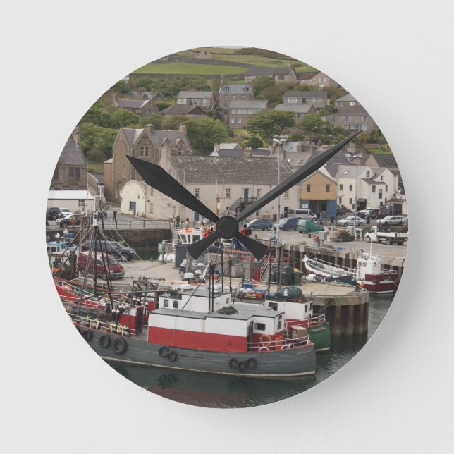 Nordatlantischer Küstenort Stromness Runde Wanduhr (Vorderseite)