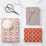 Nordic Christmas Classics Wrapping Paper Sheets Geschenkpapier Set<br><div class="desc">Treten Sie ein in das Herz eines Winterwunderlandes mit diesem fröhlichen Geschenkpackungs-Set. Eine moderne Drehung zu den zeitlosen skandinavischen Themen, wo farbenfrohe Schneeflocken tanzen und Kiefernbäume in ihrer Urlaubsatmosphäre hoch stehen. Lassen Sie sich verzaubern vom Geist der Gemütlichkeit und Freude, denn dieses Design bringt Sie zu den beliebten Weihnachtstraditionen. Genießen...</div>