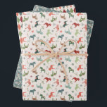 Nordic Christmas Dala Horse Wrapping Paper Sheets Geschenkpapier Set<br><div class="desc">Treten Sie ein in das Herz eines Winterwunderlandes mit diesem fröhlichen Geschenkpackungs-Set. Eine moderne Drehung auf dem zeitlosen schwedischen Dalapferd heißt Sie in einem festlichen nordischen Weihnachtsdorf willkommen, wo farbenprächtige Schneeflocken tanzen und Kiefernbäume in ihrer Urlaubsatmosphäre hoch stehen. Lassen Sie sich verzaubern vom Geist der Gemütlichkeit und Freude, denn dieses...</div>