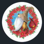 Nordic Christmas Gnome Runder Aufkleber<br><div class="desc">Weihnachtsaufkleber mit einem niedlichen Gnome in einem Kranz der Poinsettia-Blume. Artikel von: AMBillustrations©</div>