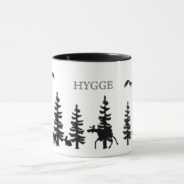 Nordic Hygge mit Wald und Tieren in schwarz Tasse (Zentrum)
