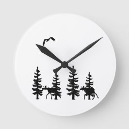 Nordic stil pine trees silhouettes moose in black runde wanduhr