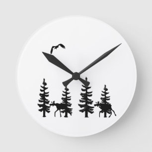 Nordic stil pine trees silhouettes moose in black runde wanduhr