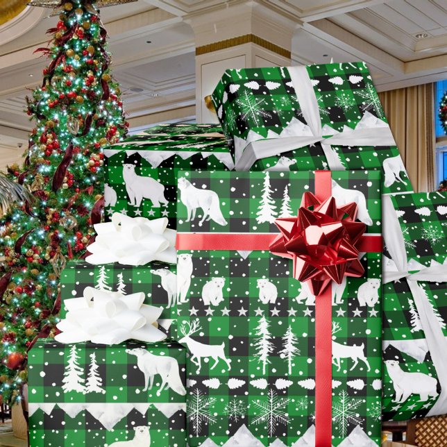 Nordic Sweater Green Buffalo Karierte Wintertiere Geschenkpapier (Nordic Sweater Green Black Buffalo Plaid White Winter Animals Christmas Holiday Wrapping Paper Rolls)
