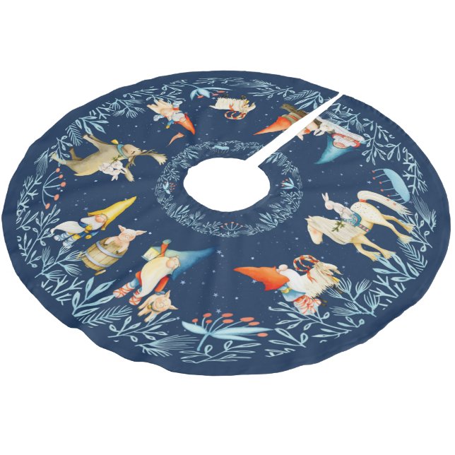 Nordische Tomten-Zwerge und -Tiere Polyester Weihnachtsbaumdecke (Schrägansicht)