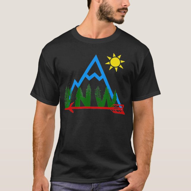 Nordwest Pine Trees Mountains Arrow S T-Shirt (Vorderseite)