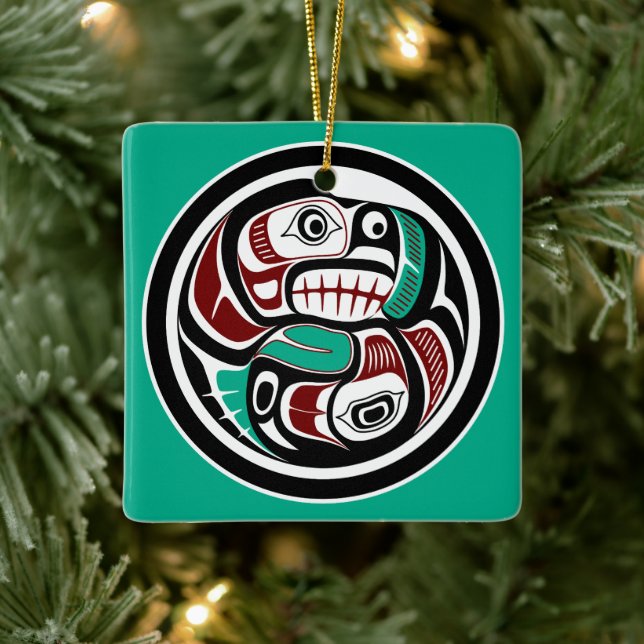 Nordwestpazifikküste Otter verfolgt Lachs Keramikornament (Baum)