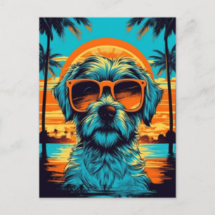 Norfolk Terrier mit Sonnenbrille am Strand Postkarte
