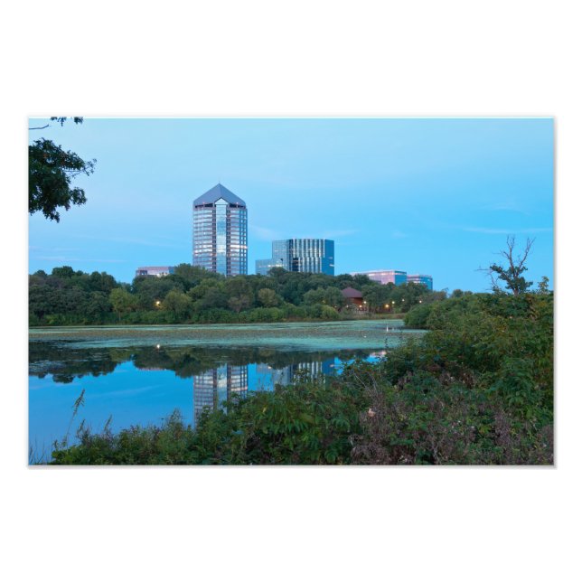 Normandale See und Gebäude Fotodruck (Vorne)