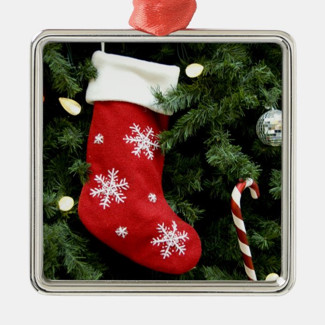 North America. Weihnachtsdekorationen auf Baum. 3 Ornament Aus Metall (Vorne)