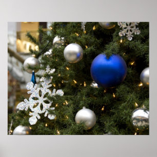 North America. Weihnachtsdekorationen auf Baum. Poster
