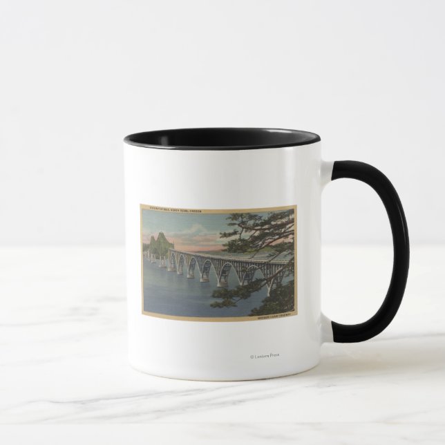North Bend, Oregon - Coos Bay Bridge View Tasse (Rechts)
