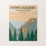 North Cascades Nationalpark Washington Vintag   Puzzle<br><div class="desc">North Cascades Vektorgrafik Design. Der Park besteht aus einem nördlichen und südlichen Abschnitt,  der vom Skagit Fluss geteilt wird,  der durch die Stauseen des Ross Lake National Recreation Area fließt.</div>