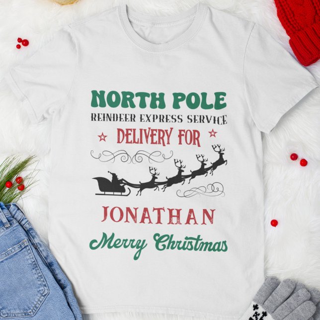 North Pole Reindeer Express Service Personalized T-Shirt (Von Creator hochgeladen)