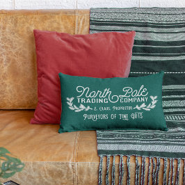 North Pole Trading Company Weihnachtslogo Lendenkissen