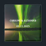 Northern Lights Aurora Borealis Night Sky Wedding Magnet<br><div class="desc">Nordlichter,  Magnet für Hochzeiten von Aurora Borealis. Nachthimmel,  Sterne,  Bergmagnet. Personalisieren Sie Ihre Namen und das Datum der Hochzeit.</div>