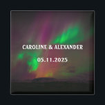 Northern Lights Aurora Borealis Night Sky Wedding Magnet<br><div class="desc">Nordlichter,  Magnet für Hochzeiten von Aurora Borealis. Nachthimmel,  Sterne,  Bergmagnet. Personalisieren Sie Ihre Namen und das Datum der Hochzeit.</div>