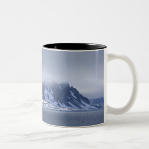Norwegen, Polarkreis, Nordatlantik. Zweifarbige Tasse