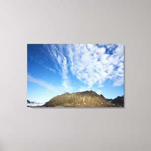 Norwegen, Svalbard, Wolken über steilen Klippen Leinwanddruck