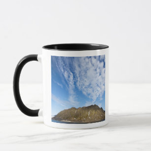 Norwegen, Svalbard, Wolken über steilen Klippen Tasse