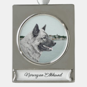 Norwegischer Elkhound bei Village Painting - Hunde Banner-Ornament Silber