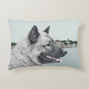 Norwegischer Elkhound bei Village Painting - Hunde Zierkissen