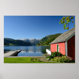 Norwegischer Fjordblick und Bootshaus Poster