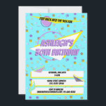 Nostalgische Geburtstagsparty der 90er Jahre Einladung<br><div class="desc">Kick es zurück in die 90er Jahre mit dieser Retro,  laut,  90er Mustereinladung. Alle Details für Ihre Gäste sind hier und passen zum nostalgischen Thema. Diese berühmten geoetrischen Dreiecke verleihen dem Design einen gewissen Stil. Der Cyan,  lila und gelb werden sich sicher von anderen 90er-Jahren-Mustern abheben.</div>
