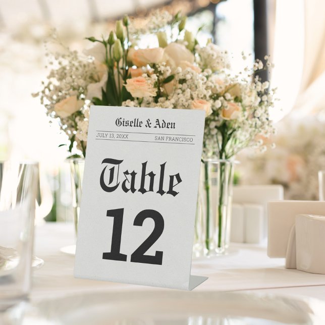 Nostalgische Zeitung Hochzeit-Tischnummer Sockelschild (Nostalgic Newspaper Wedding Table Sign)