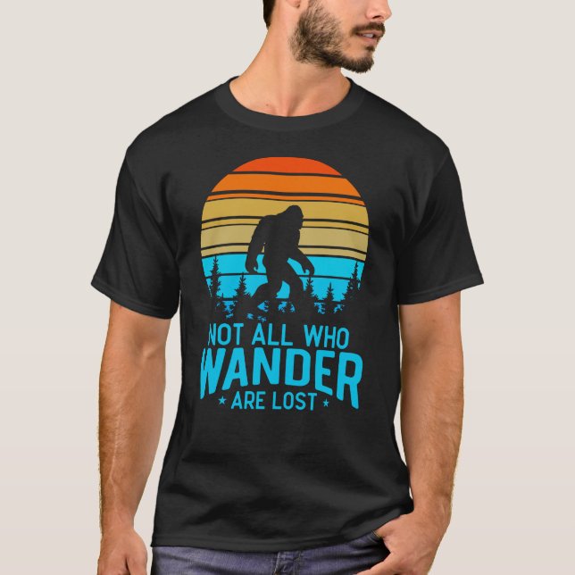 Not All Who Wander are Lost | Bigfoot Retro Design T-Shirt (Vorderseite)