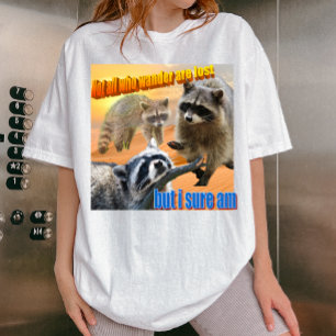 Not all who wander are lost Waschbär Meme T-Shirt