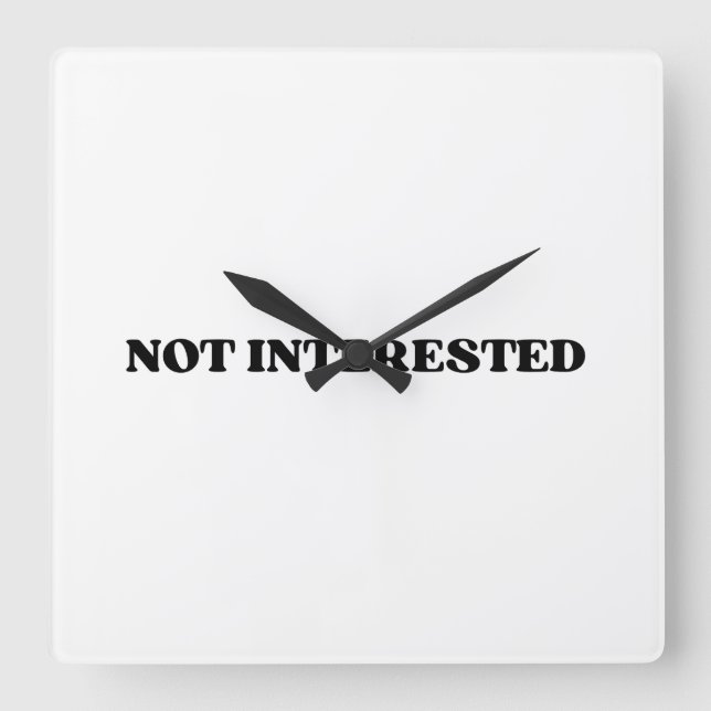 Not Interested Retro Typographic Square Wall Clock Quadratische Wanduhr (Vorderseite)