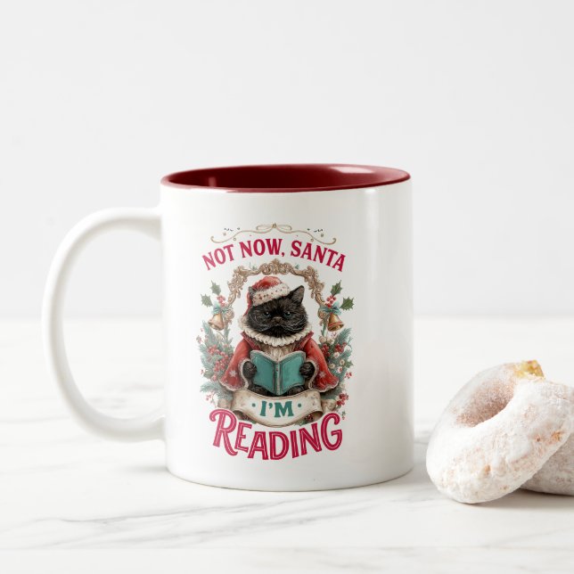 Not Now Santa I'm Reading  Zweifarbige Tasse (Mit Donut)