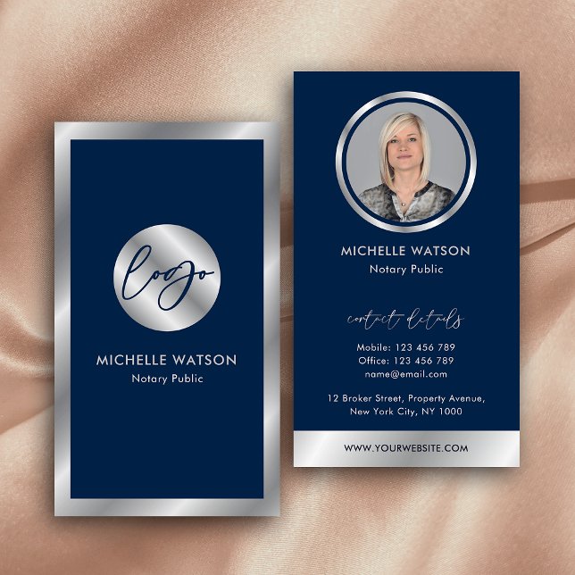 Notar-Foto für Navy & Silver-Logos für den öffentl Visitenkarte (Modern navy and silver photo business cards with metallic chrome effects and dark blue background)
