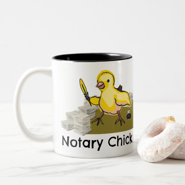 Notary Chick Yellow Feather Quill and Documents Zweifarbige Tasse (Mit Donut)