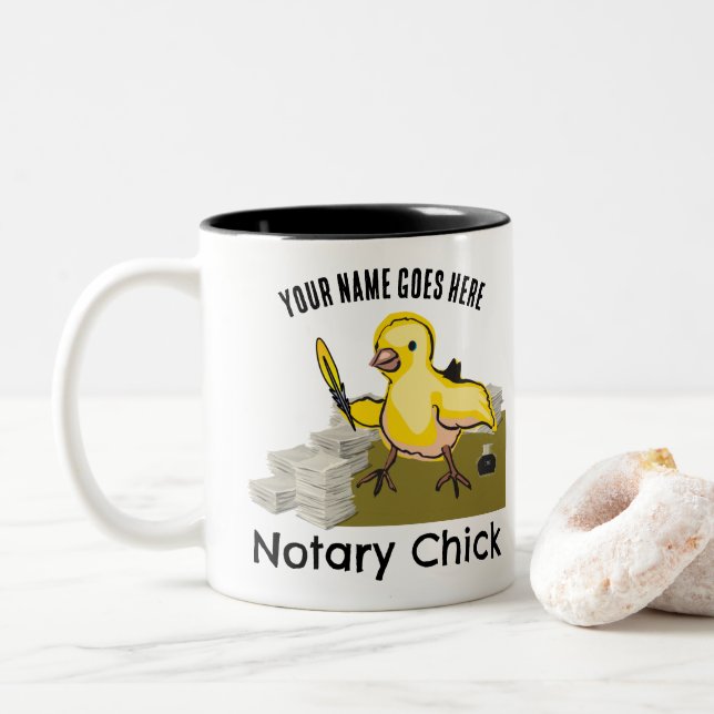 Notary Chick Yellow Feather Quill Customized Name Zweifarbige Tasse (Mit Donut)