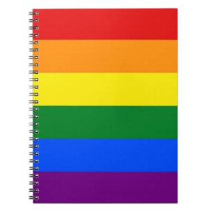 Notebook mit LGBT-Flag mit Regenbogen Notizblock