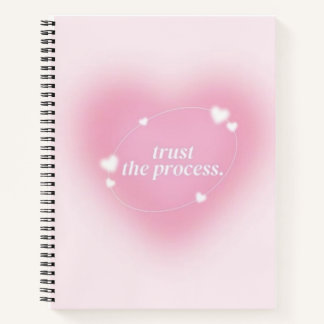 Notebook mit „Trust the Process“-Ästhetik –  Notizbuch
