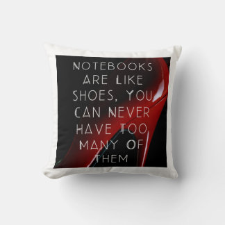 Notebooks mit roten Heelsen sind wie Schuhe Kissen