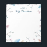 Notepad des personalisierten Lehrers - vom Schreib Notizblock<br><div class="desc">Einfach und beruflich, ist dieses Notizblock das ideale Geschenk für einen Mitarbeiter, Chef oder Lehrer! Fügen Sie diesem Design Ihre benutzerdefinierte Formulierung hinzu, indem Sie die "Diese Vorlage bearbeiten"-Felder auf der rechten Seite des Elements verwenden, oder klicken Sie auf die blaue Schaltfläche "Anpassen", um den Text anzuordnen, die Schriftart und...</div>