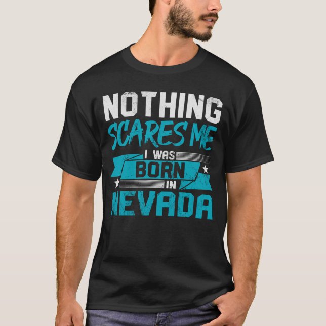 Nothing Scares Me I Was Born In Nevada Hometown Hu T-Shirt (Vorderseite)