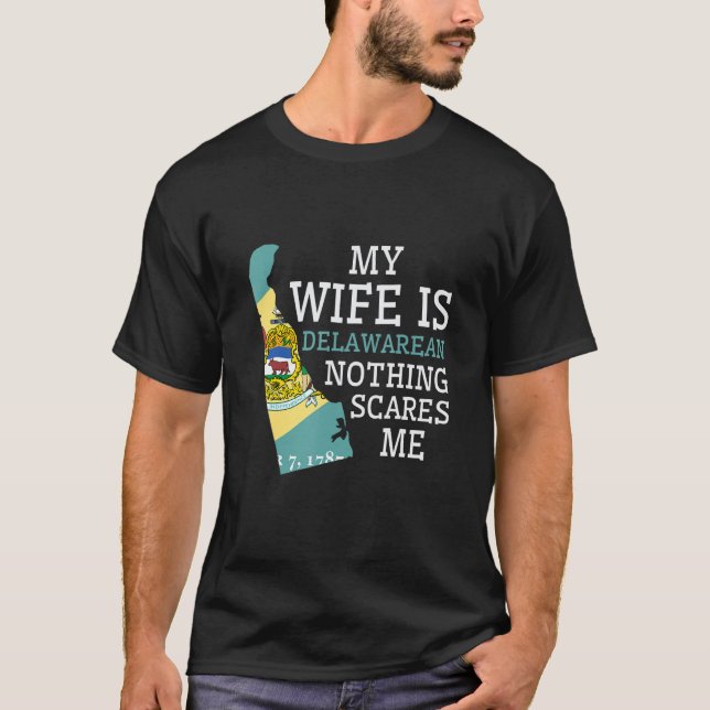 Nothing Scares Me My Wife Is Delawarean Husband De T-Shirt (Vorderseite)