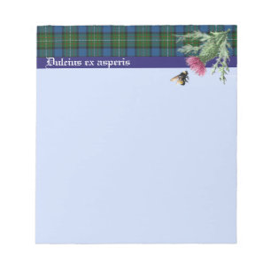 Notizblock mit Ferguson Clan Motto. Biene und This