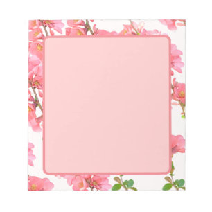 Notizblock mit rosa Sakura-Blüten