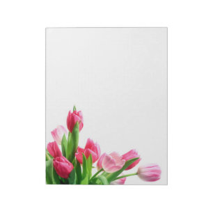 Notizblock mit rosa Tulpenstrauß