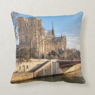 Notre Dame de Paris im Winter Sun Kissen
