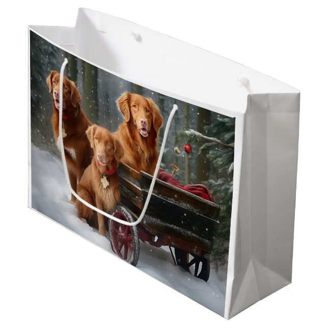Nova Scotia Duck Toller Retriever Snowy Sleigh Große Geschenktüte (Vorderseite Schrägansicht)