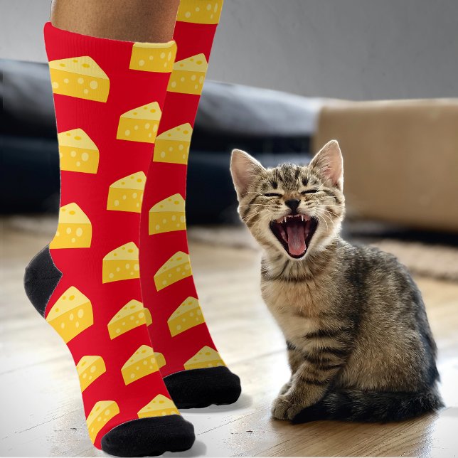 Novelty Stinky Cheese Pattern - Funny Food on Red Socken (Von Creator hochgeladen)