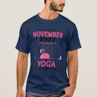 NOVEMBER 1997 mit einer Leidenschaft für Yoga, die T-Shirt