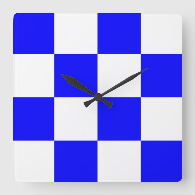 NOVEMBER Blue White Checked Square Quadratische Wanduhr (Vorderseite)